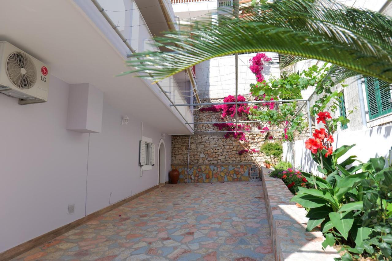 Kosta Apartments Sarande Exterior photo