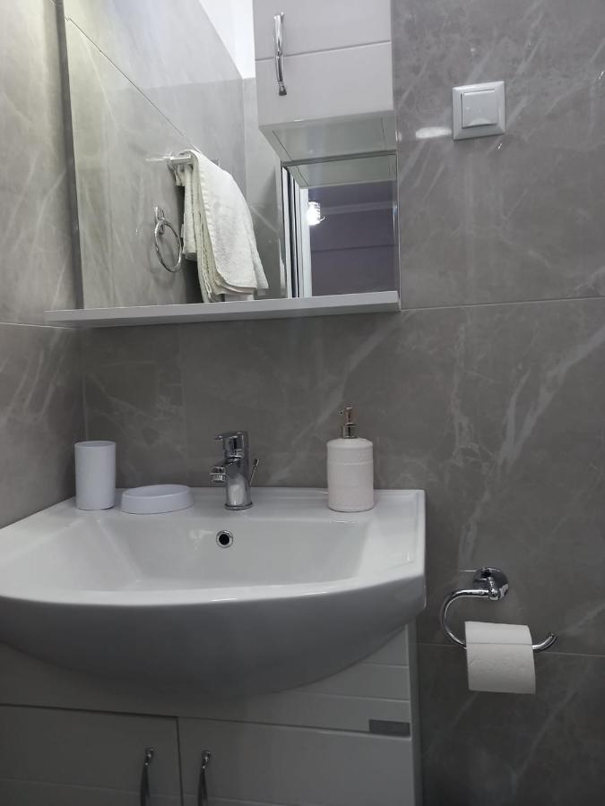 Kosta Apartments Sarande Exterior photo
